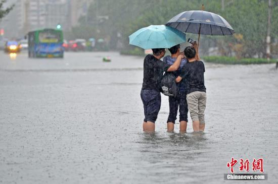 雨中看海 雨中看海